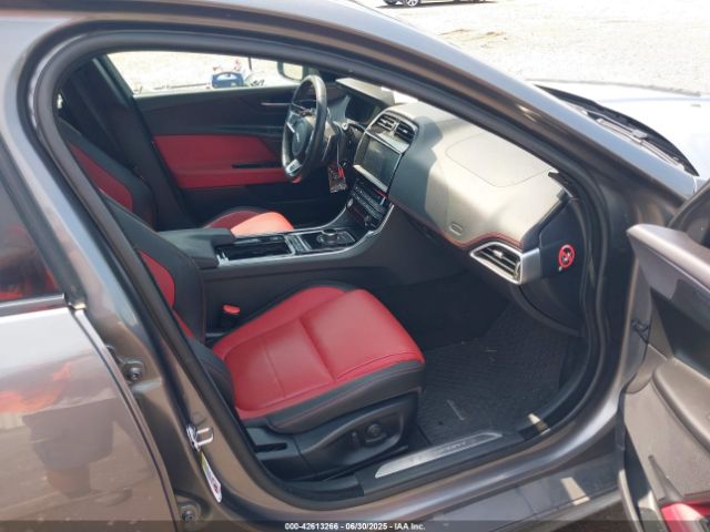2018 JAGUAR XE SAJAL4EV8JCP24169 Photo 4