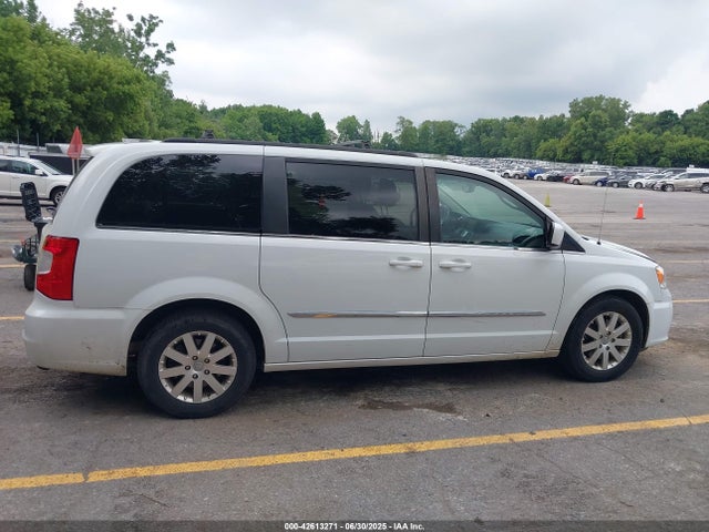 2C4RC1BG9GR198754 Chrysler Town and Country