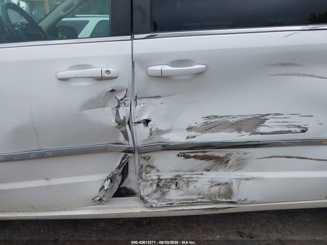 2C4RC1BG9GR198754 Chrysler Town and Country