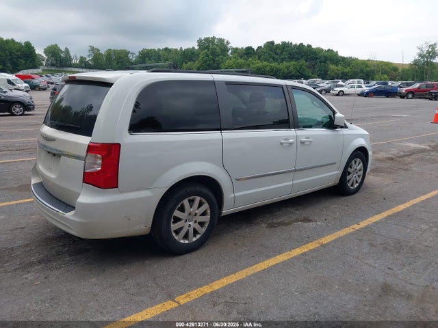 2C4RC1BG9GR198754 Chrysler Town and Country
