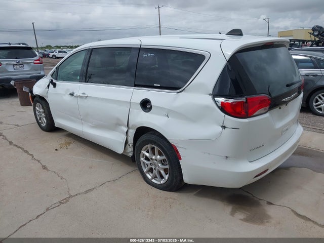 2023 CHRYSLER VOYAGER 2C4RC1CG3PR567798 Photo 2