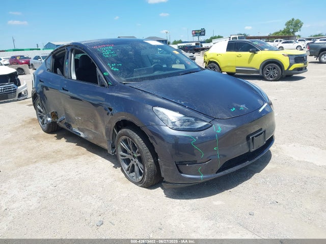2025 TESLA MODEL Y 7SAYGDEDXSA353268 Photo 0
