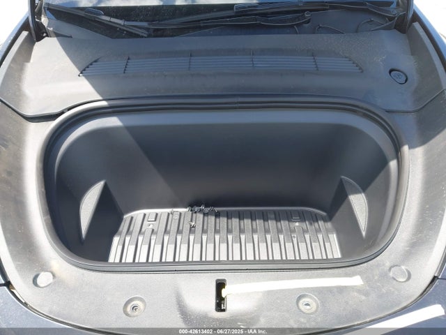 2025 TESLA MODEL Y 7SAYGDEDXSA353268 Photo 9