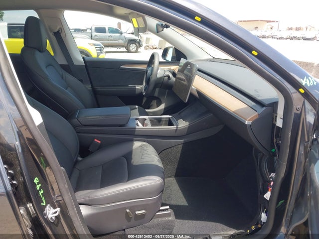 2025 TESLA MODEL Y 7SAYGDEDXSA353268 Photo 4