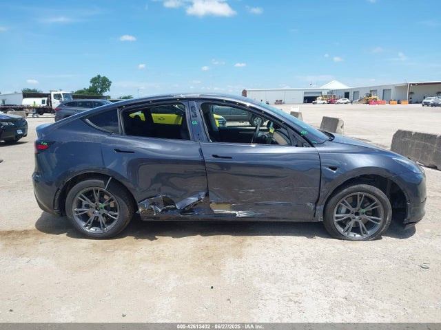 2025 TESLA MODEL Y 7SAYGDEDXSA353268 Photo 5