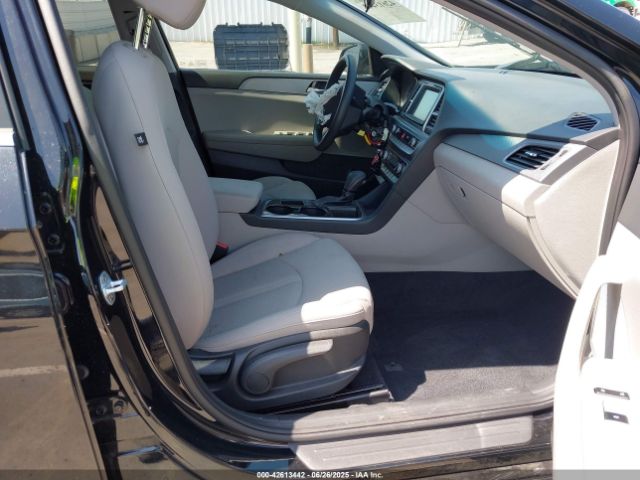 2019 HYUNDAI SONATA 5NPE24AF2KH758096 Photo 4