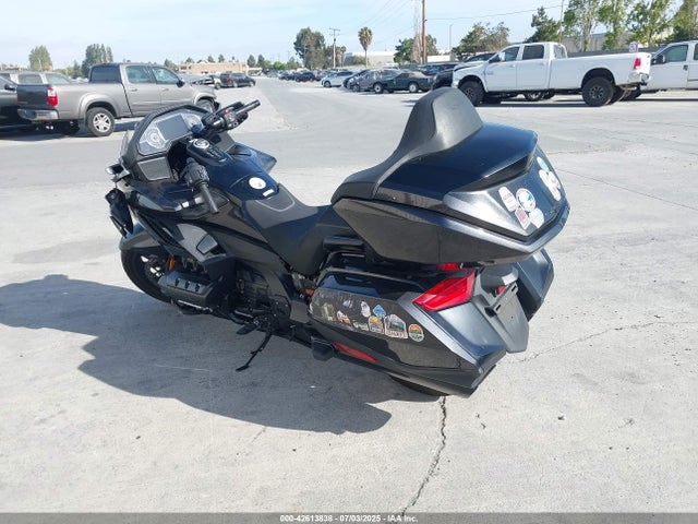 2021 HONDA GL1800 JH2SC7957MK301244 Photo 2