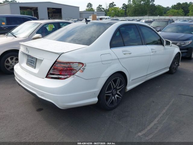 2013 MERCEDES-BENZ C 250 WDDGF4HB8DR268179 Photo 3