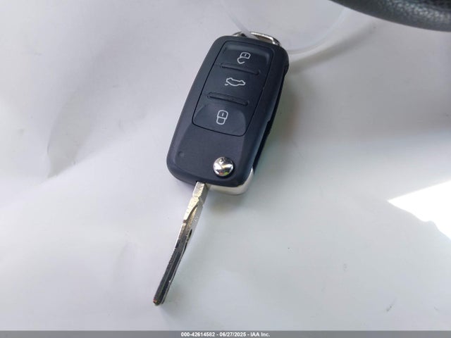 KM8J23A41HU381102 Hyundai TUCSON SE