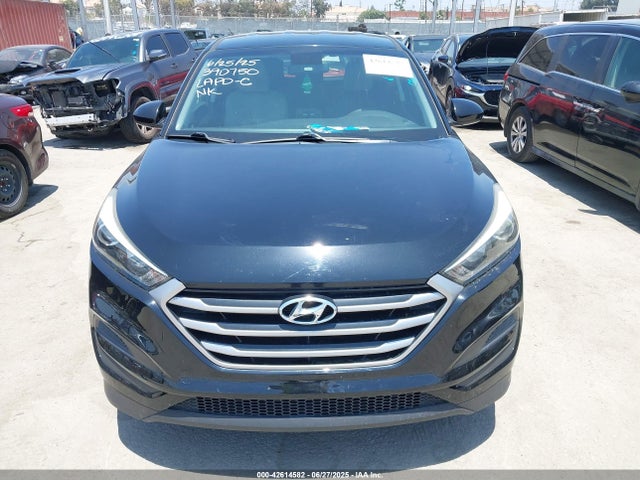 KM8J23A41HU381102 Hyundai TUCSON SE