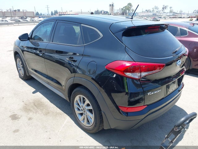 KM8J23A41HU381102 Hyundai TUCSON SE