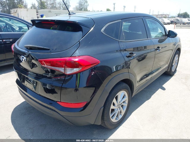 KM8J23A41HU381102 Hyundai TUCSON SE