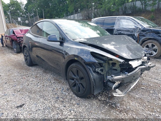 2025 TESLA MODEL Y 7SAYGDED0SA379085 Photo 0