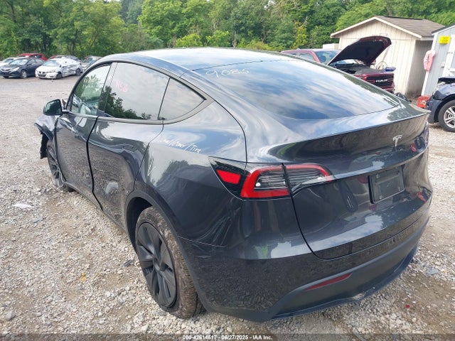 2025 TESLA MODEL Y 7SAYGDED0SA379085 Photo 2