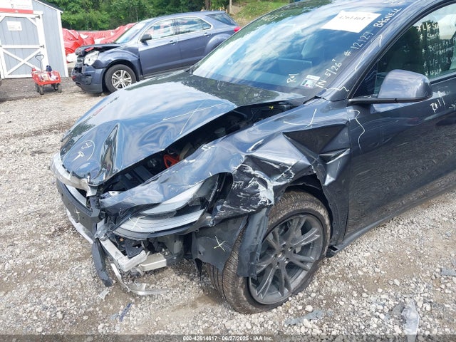 2025 TESLA MODEL Y 7SAYGDED0SA379085 Photo 5