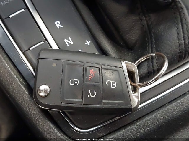 3VWH17AU3JM756329 Volkswagen 2018