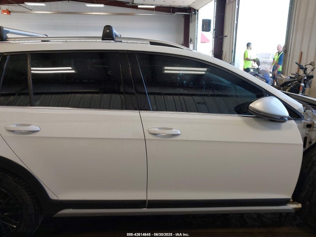 3VWH17AU3JM756329 Volkswagen 2018