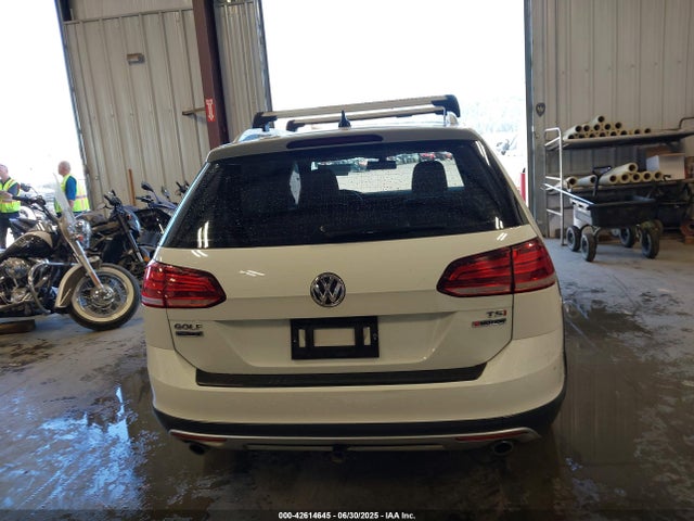 3VWH17AU3JM756329 Volkswagen 2018