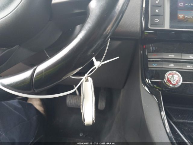 2017 JAGUAR XE SAJAR4BG9HA978130 Photo 10