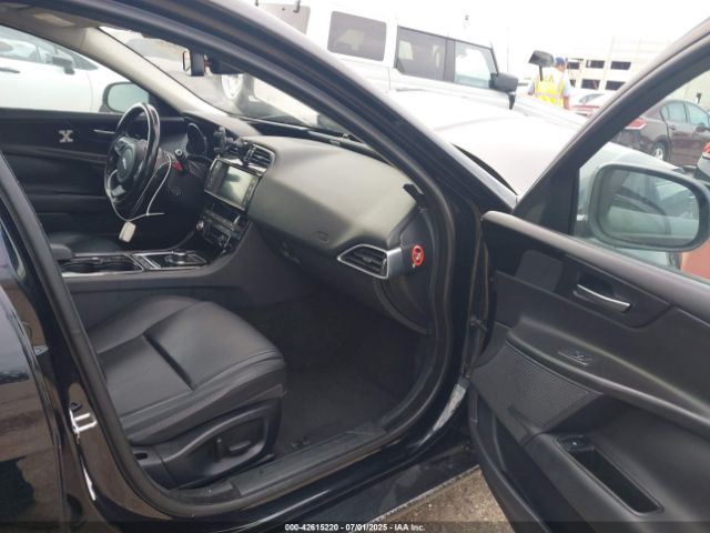 2017 JAGUAR XE SAJAR4BG9HA978130 Photo 4