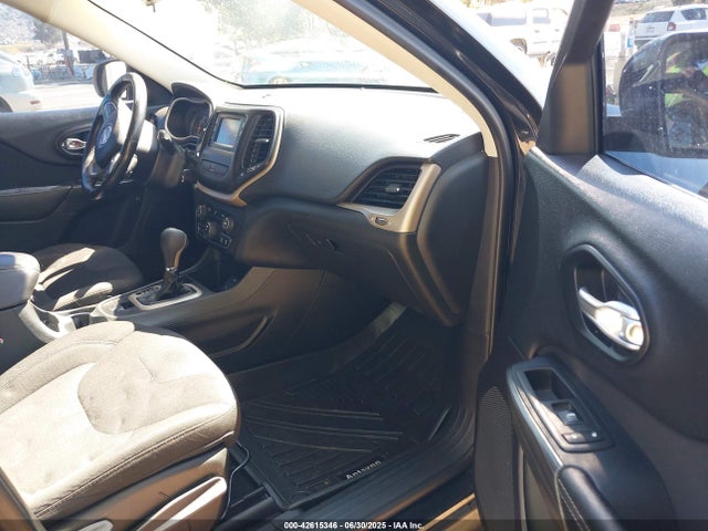 1C4PJLCB0FW790917 Jeep 2015