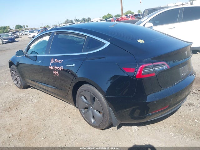 2018 TESLA MODEL 3 5YJ3E1EB5JF062995 Photo 2