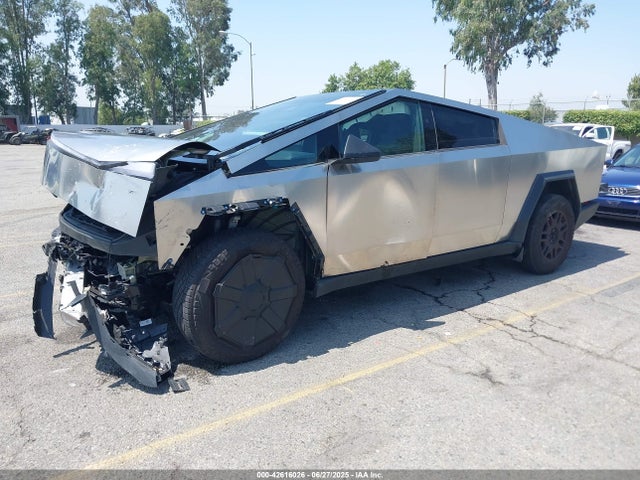 2024 TESLA CYBERTRUCK 7G2CEHED6RA026362 Photo 1