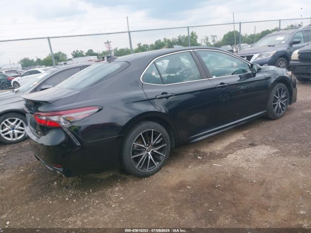2021 TOYOTA CAMRY 4T1G11AK3MU454884 Photo 3