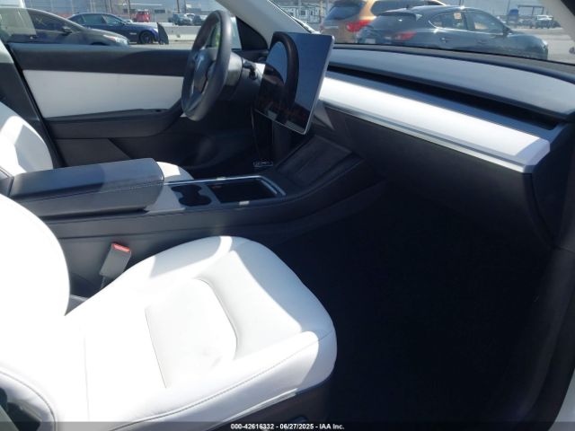 5YJYGDEE7MF269498 Tesla 2021
