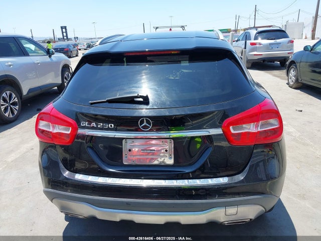 Mercedes-Benz m270 2019 WDCTG4EB6KU009852 Image 16