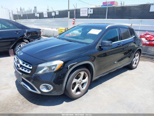 Mercedes-Benz m270 2019 WDCTG4EB6KU009852 Image 2