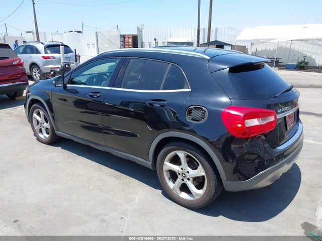 Mercedes-Benz m270 2019 WDCTG4EB6KU009852 Image 3