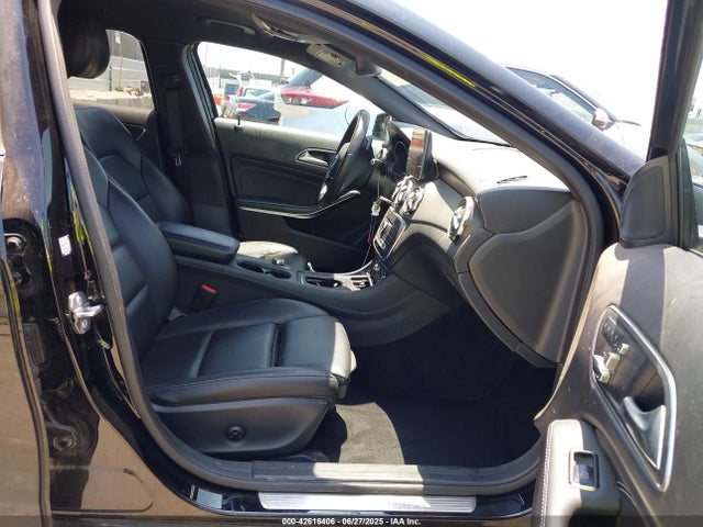 Mercedes-Benz m270 2019 WDCTG4EB6KU009852 Image 5