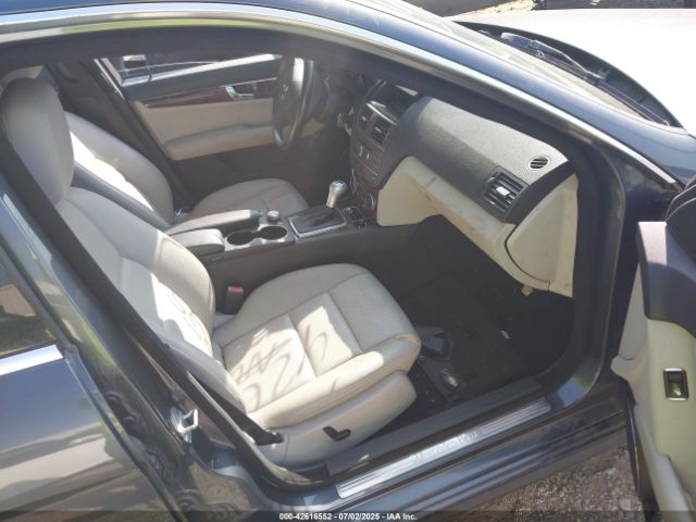 2011 MERCEDES-BENZ C 300 WDDGF8BB4BR163880 Photo 4