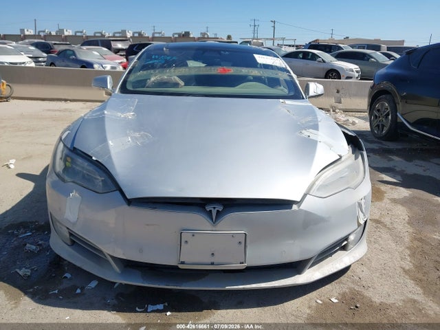 42616661 :رقم المزاد ، 5YJSA1E29JF262494 vin ، 2018 Tesla Model S مزاد بيع