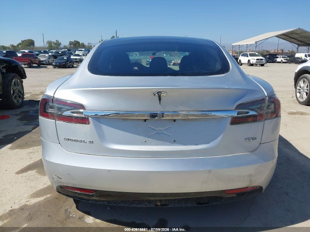 42616661 :رقم المزاد ، 5YJSA1E29JF262494 vin ، 2018 Tesla Model S مزاد بيع