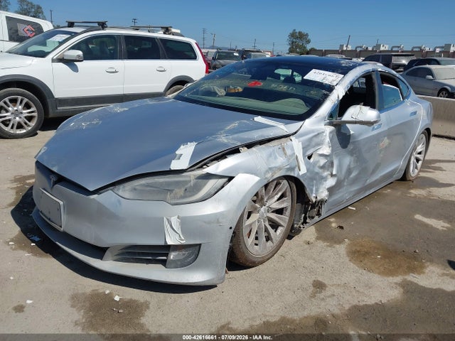 42616661 :رقم المزاد ، 5YJSA1E29JF262494 vin ، 2018 Tesla Model S مزاد بيع