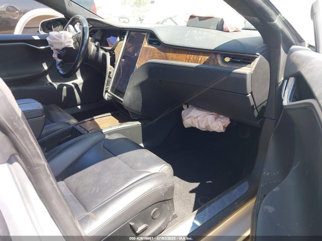 42616661 :رقم المزاد ، 5YJSA1E29JF262494 vin ، 2018 Tesla Model S مزاد بيع