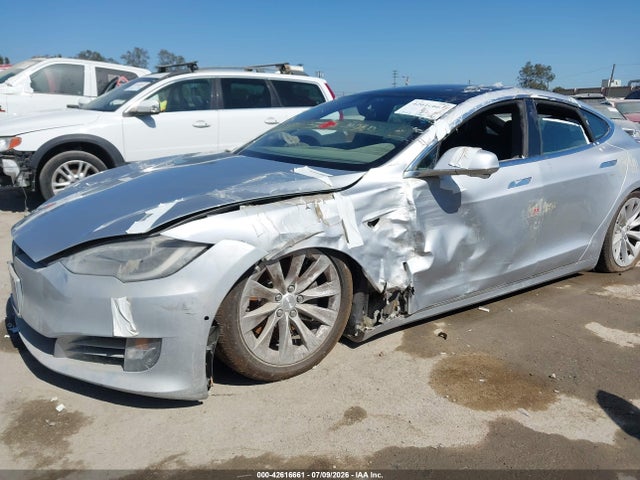 42616661 :رقم المزاد ، 5YJSA1E29JF262494 vin ، 2018 Tesla Model S مزاد بيع