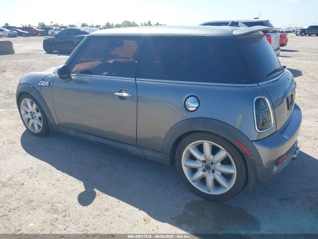 2010 MINI COOPER S WMWMF7C53ATX41515 Photo 2
