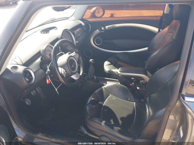 2010 MINI COOPER S WMWMF7C53ATX41515 Photo 4