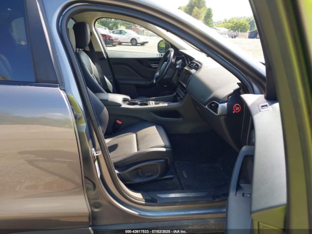 2017 JAGUAR F-PACE SADCJ2BV0HA890346 Photo 4