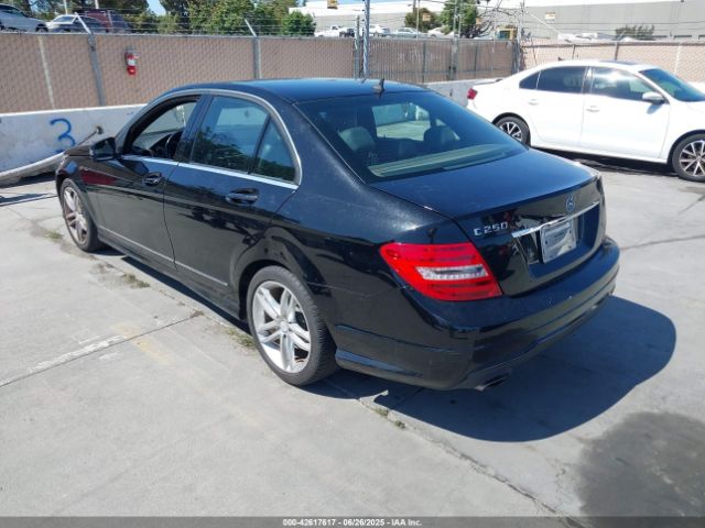2013 MERCEDES-BENZ C 250 WDDGF4HB2DR301435 Photo 2