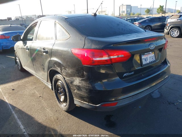 Ford Focus 2015 1FADP3F22FL348788 Image 3