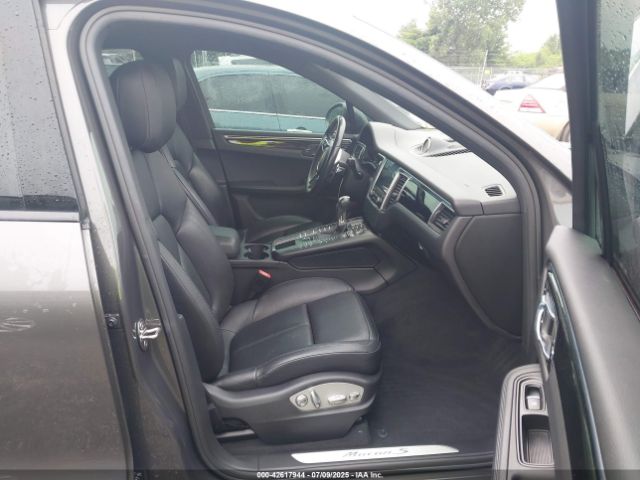 2017 PORSCHE MACAN WP1AB2A5XHLB17548 Photo 4