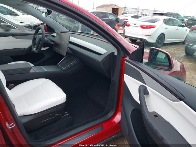 2026 TESLA MODEL Y 7SAYGDEE3TA397168 Photo 4