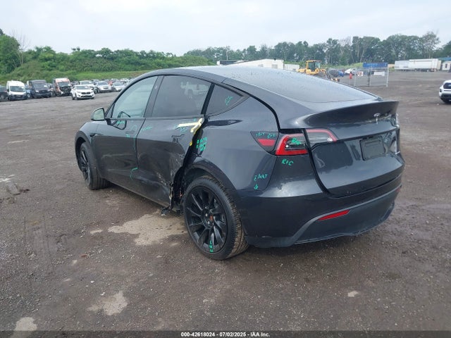 2024 TESLA MODEL Y 7SAYGAEE1RF018713 Photo 2