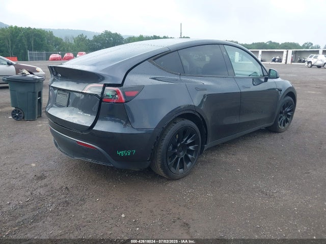 2024 TESLA MODEL Y 7SAYGAEE1RF018713 Photo 3