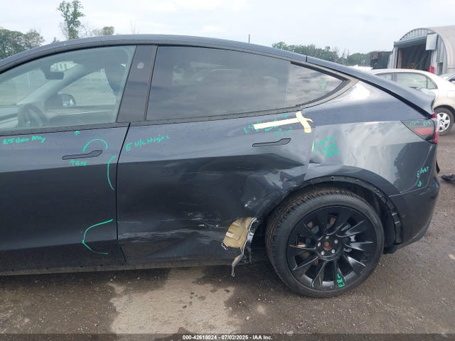 2024 TESLA MODEL Y 7SAYGAEE1RF018713 Photo 5