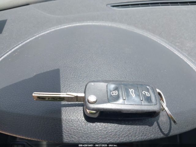 WVGAV7AX6FW529397 Volkswagen 2015